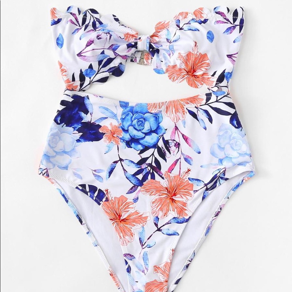 🆕Scallop trim cut out floral one piece swimsuit - Picture 7 of 8